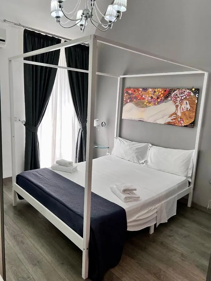 Duca Di Uzeda Bed And Breakfast CTA Italien